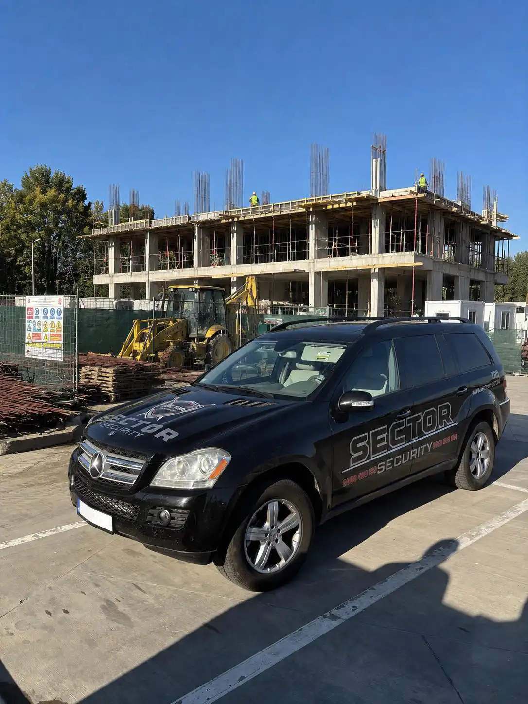 Патрулен автомобил Sector Security на строителен обект
